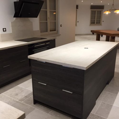 Alliance de matériaux pour cette suisine sur mesure