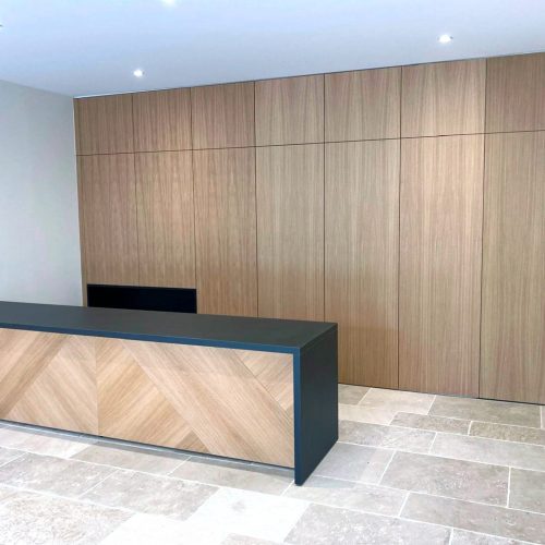 Bureau d’accueil conçu par Menuiserie Mâconnaise à Crêches-sur-Saône