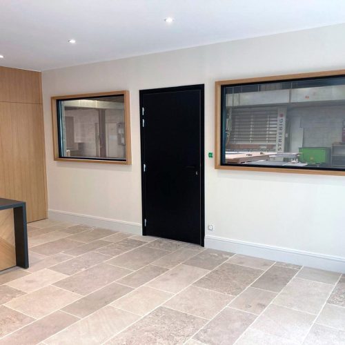 Agencement intérieur d’un bureau artisanal à Crêches-sur-Saône