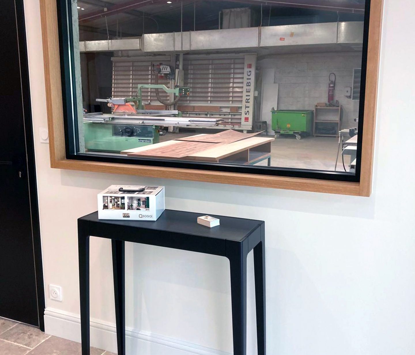 Vue d’ensemble du bureau aménagé près de Mâcon (71)