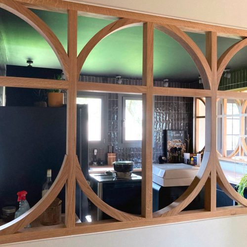 Détail de verrière en chêne massif avec vernis mat à Charnay-lès-Mâcon