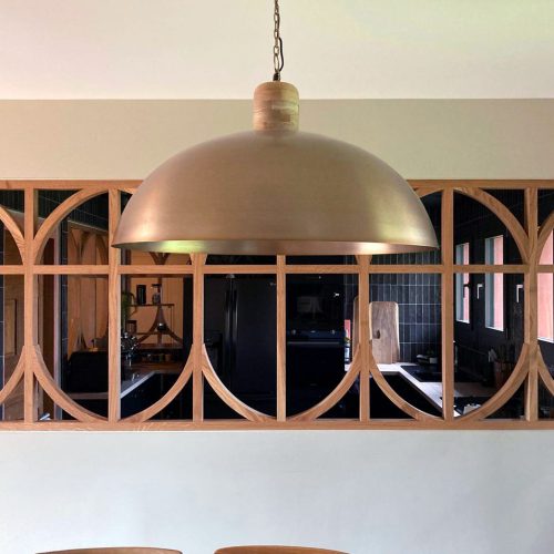 Menuiserie artisanale : fabrication de verrière en atelier à proximité de Mâcon