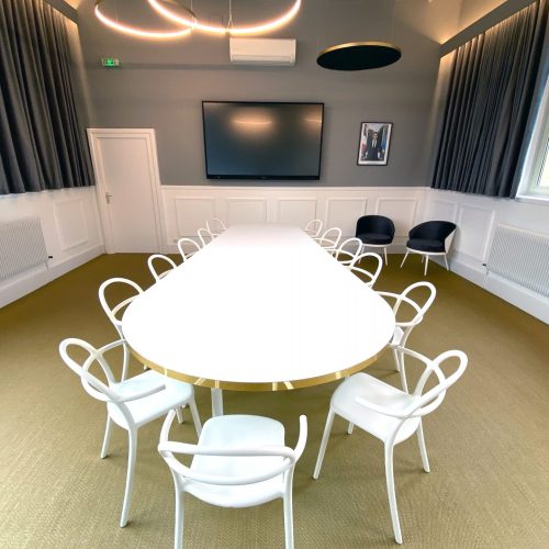 Fabrication artisanale de mobilier public pour la mairie de Fuissé