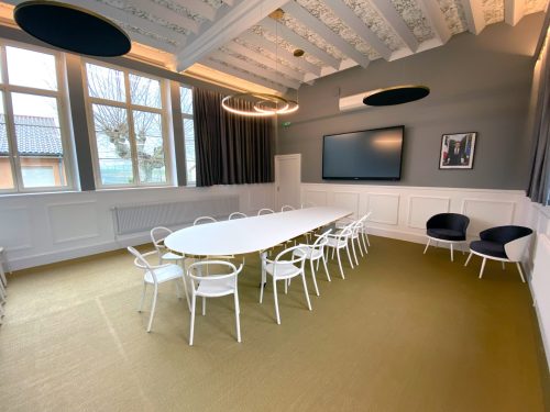 Fabrication artisanale de mobilier public pour la mairie de Fuissé