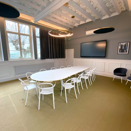 Fabrication artisanale de mobilier public pour la mairie de Fuissé