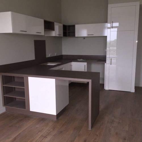 Cuisine sur mesure contemporaine réalisée à Mâcon par Menuiserie Mâconnaise