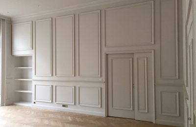 Habillage mural mouluré réalisé près de Lyon par Menuiserie Mâconnaise