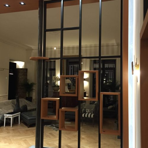 Cloison sur mesure en bois et métal pour délimiter les espaces de vie à Lyon