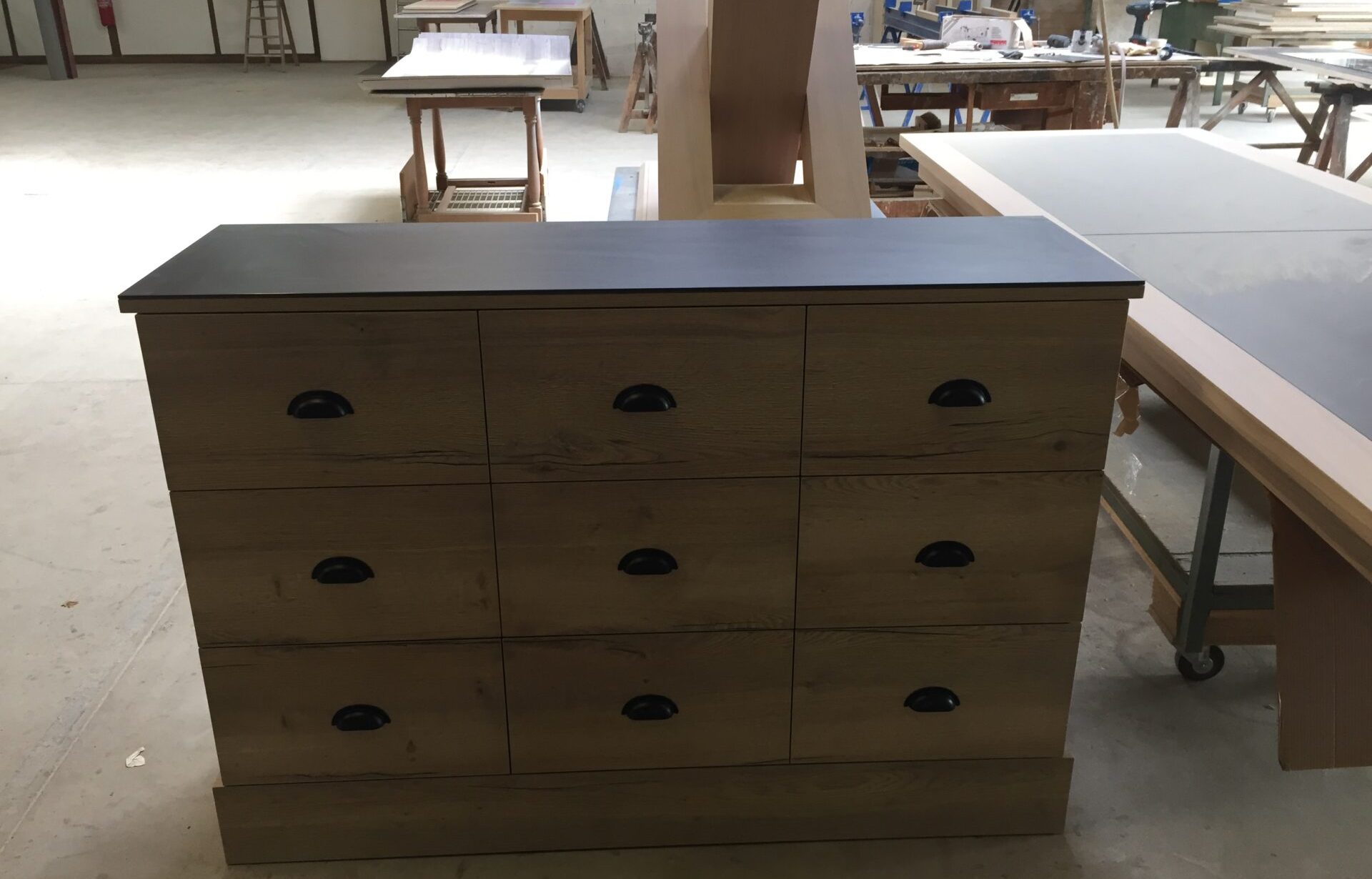 Commode en bois massif réalisée sur mesure à Crêches-sur-Saône par Menuiserie Mâconnaise