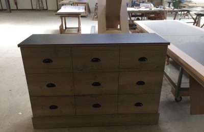 Commode en bois massif réalisée sur mesure à Crêches-sur-Saône par Menuiserie Mâconnaise